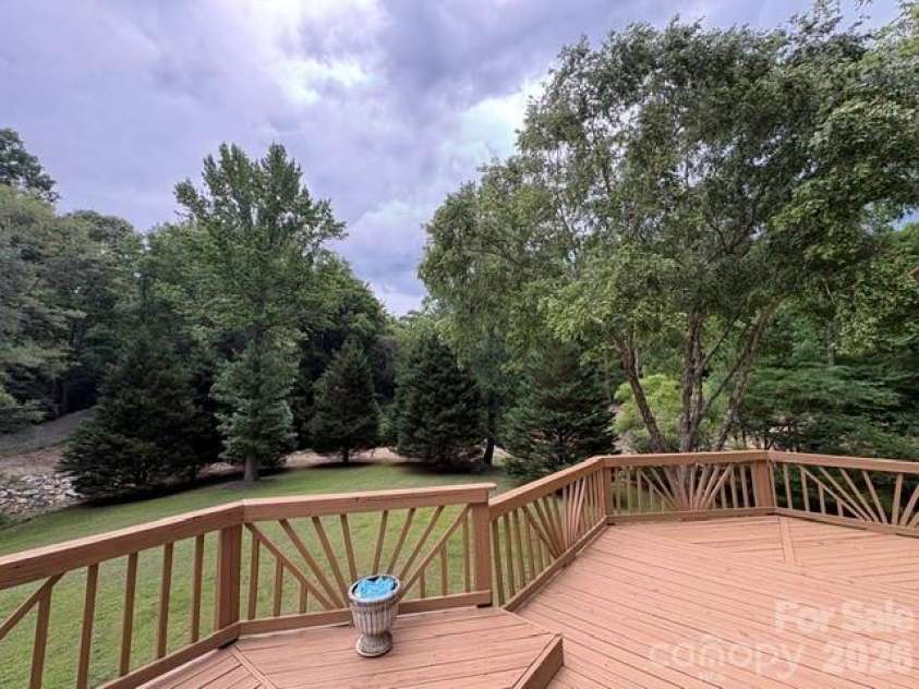 214 Fallingwood Circle, Gastonia, NC 28056.  MLS# CAR4389456, YatesRealty ID 31304. 