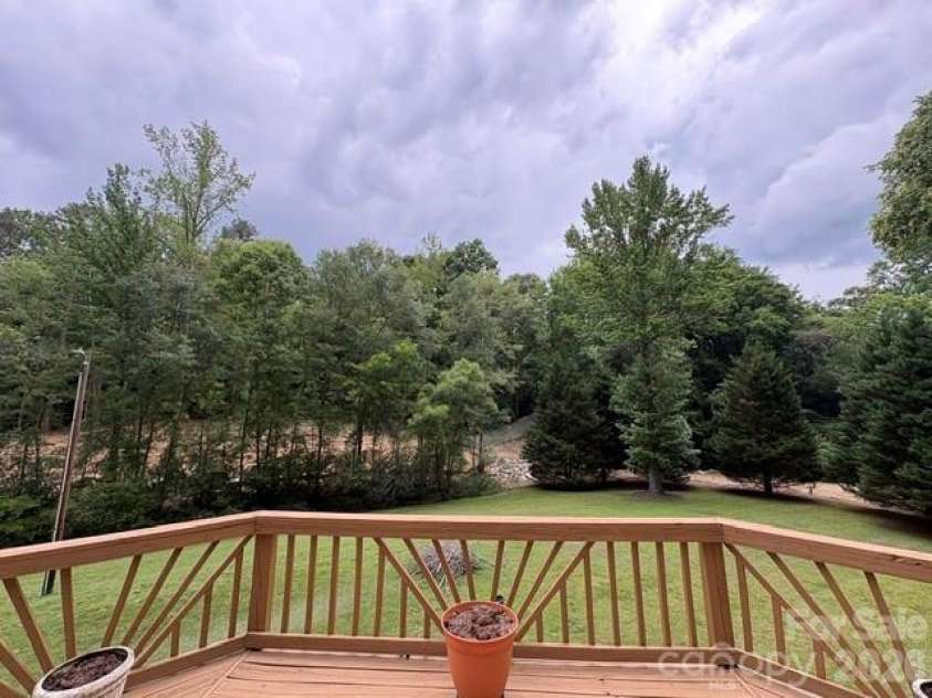 214 Fallingwood Circle, Gastonia, NC 28056.  MLS# CAR4389456, YatesRealty ID 31304. 