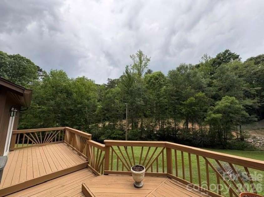 214 Fallingwood Circle, Gastonia, NC 28056.  MLS# CAR4389456, YatesRealty ID 31304. 