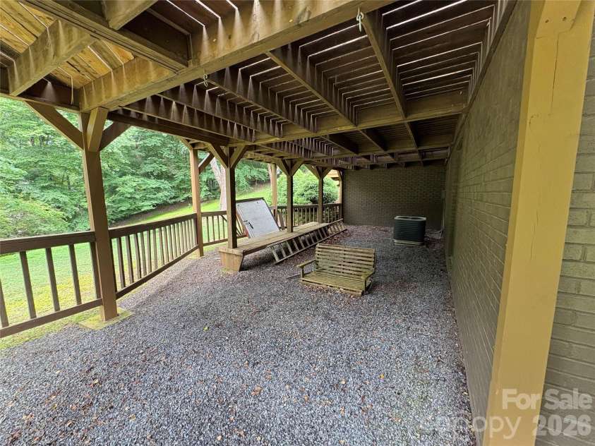 214 Fallingwood Circle, Gastonia, NC 28056.  MLS# CAR4389456, YatesRealty ID 31304. 