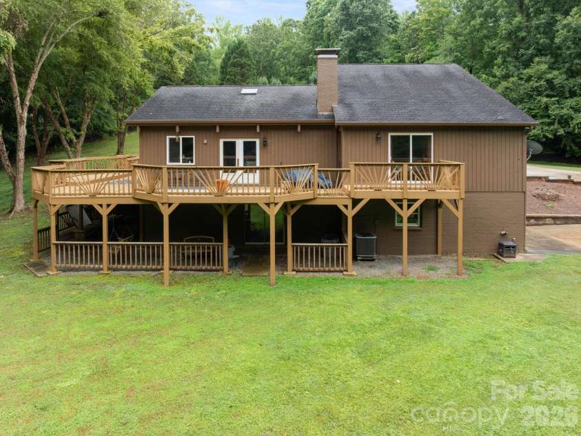 214 Fallingwood Circle, Gastonia, NC 28056.  MLS# CAR4389456, YatesRealty ID 31304. 