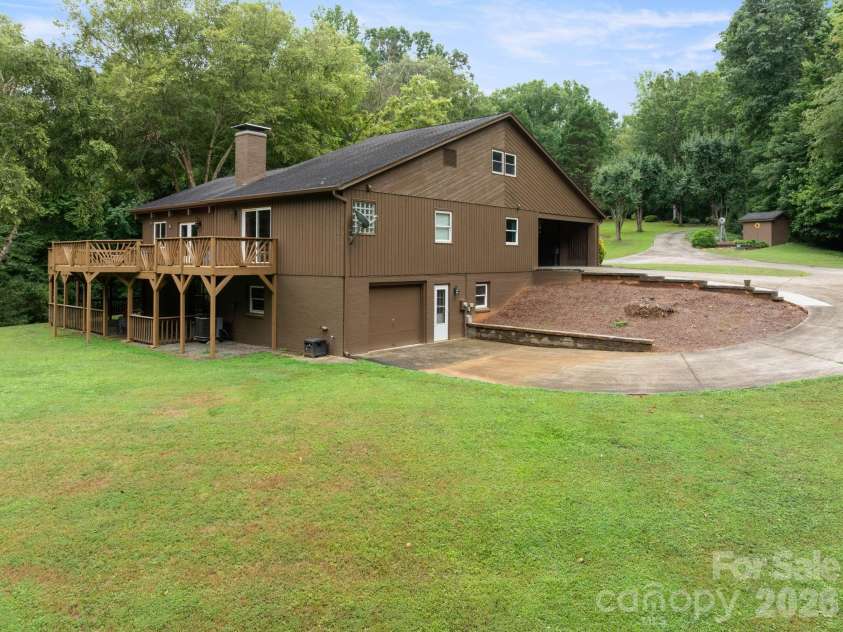 214 Fallingwood Circle, Gastonia, NC 28056.  MLS# CAR4389456, YatesRealty ID 31304. 
