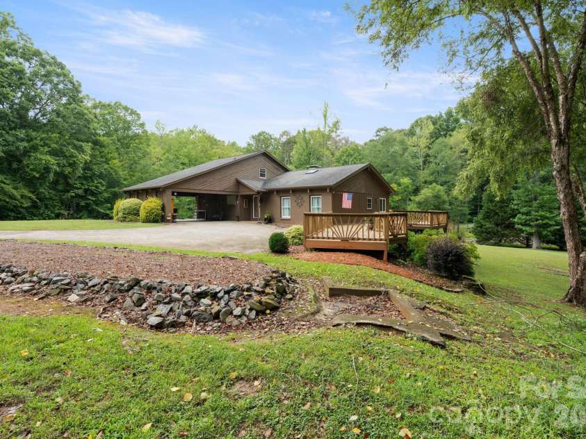 214 Fallingwood Circle, Gastonia, NC 28056.  MLS# CAR4389456, YatesRealty ID 31304. 