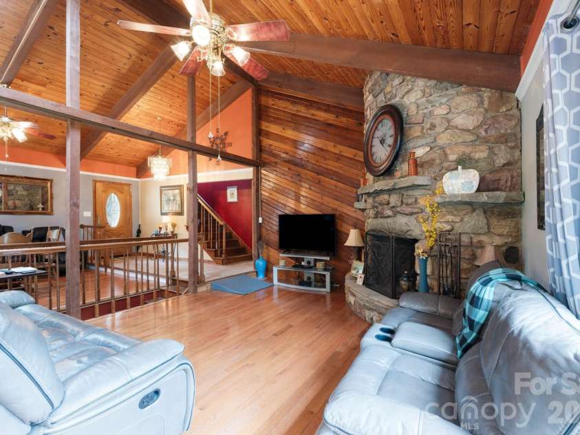214 Fallingwood Circle, Gastonia, NC 28056.  MLS# CAR4389456, YatesRealty ID 31304. 