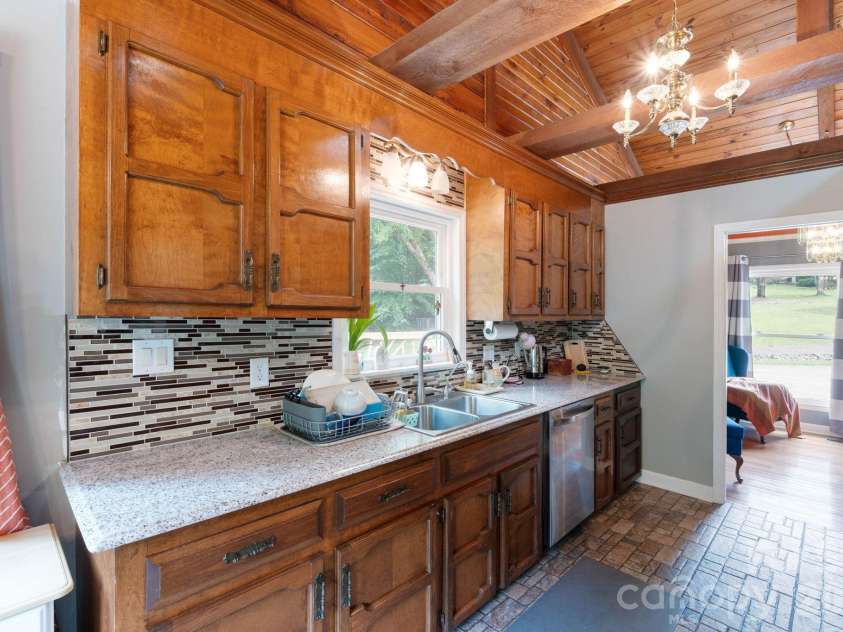 214 Fallingwood Circle, Gastonia, NC 28056.  MLS# CAR4389456, YatesRealty ID 31304. 