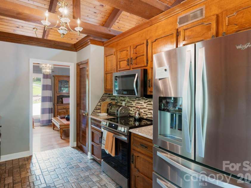 214 Fallingwood Circle, Gastonia, NC 28056.  MLS# CAR4389456, YatesRealty ID 31304. 