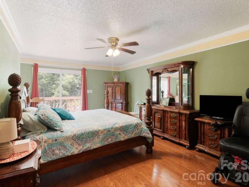 214 Fallingwood Circle, Gastonia, NC 28056.  MLS# CAR4389456, YatesRealty ID 31304. 