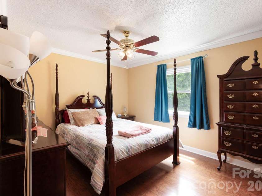214 Fallingwood Circle, Gastonia, NC 28056.  MLS# CAR4389456, YatesRealty ID 31304. 