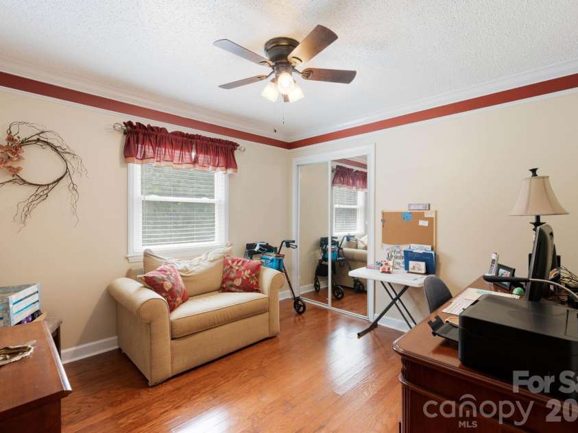 214 Fallingwood Circle, Gastonia, NC 28056.  MLS# CAR4389456, YatesRealty ID 31304. 