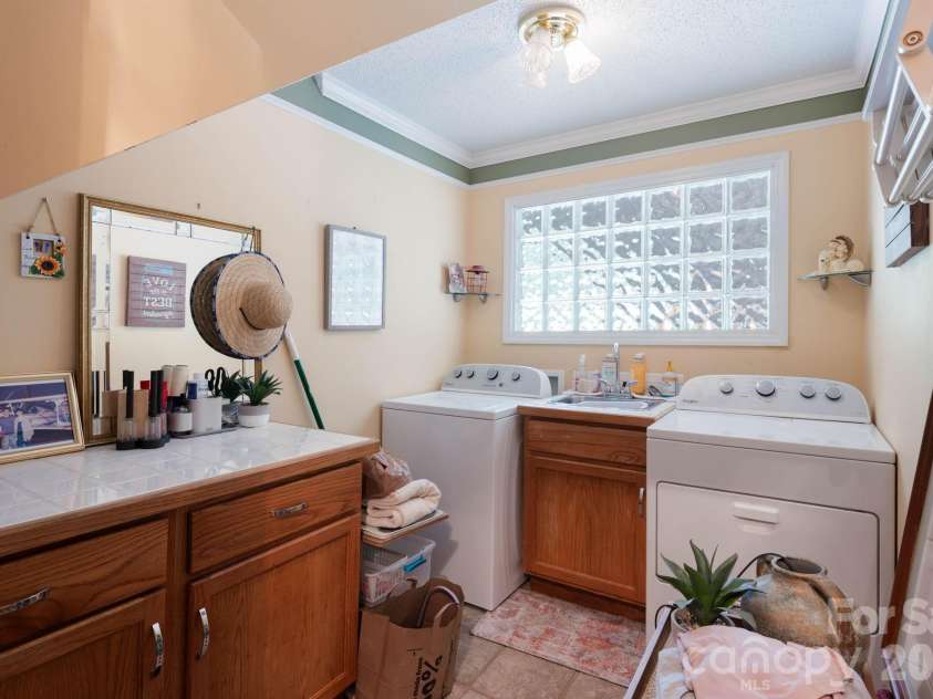 214 Fallingwood Circle, Gastonia, NC 28056.  MLS# CAR4389456, YatesRealty ID 31304. 