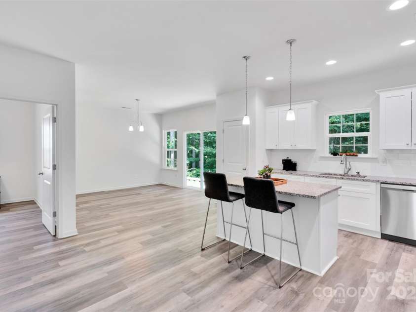 846 Northwood Drive, Charlotte, NC 28216.  MLS# CAR4278440, YatesRealty ID 31305. 