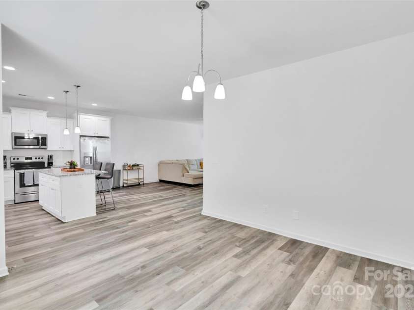 846 Northwood Drive, Charlotte, NC 28216.  MLS# CAR4278440, YatesRealty ID 31305. 