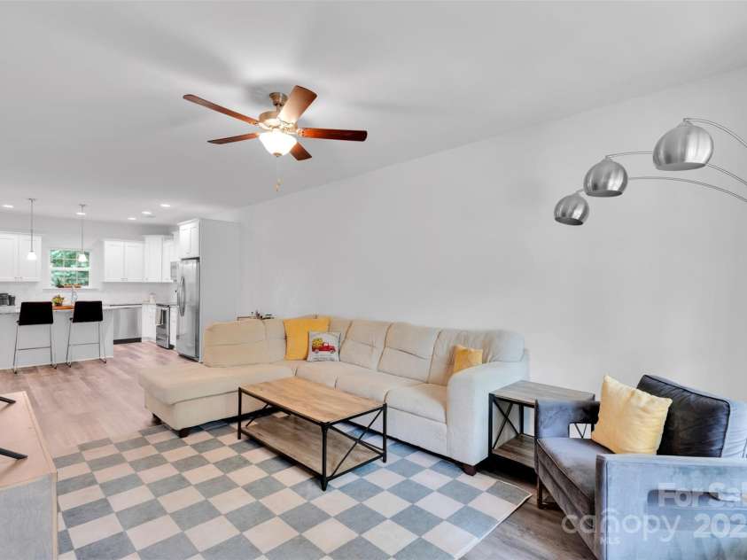 846 Northwood Drive, Charlotte, NC 28216.  MLS# CAR4278440, YatesRealty ID 31305. 