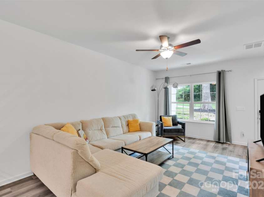 846 Northwood Drive, Charlotte, NC 28216.  MLS# CAR4278440, YatesRealty ID 31305. 