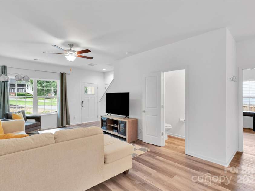 846 Northwood Drive, Charlotte, NC 28216.  MLS# CAR4278440, YatesRealty ID 31305. 