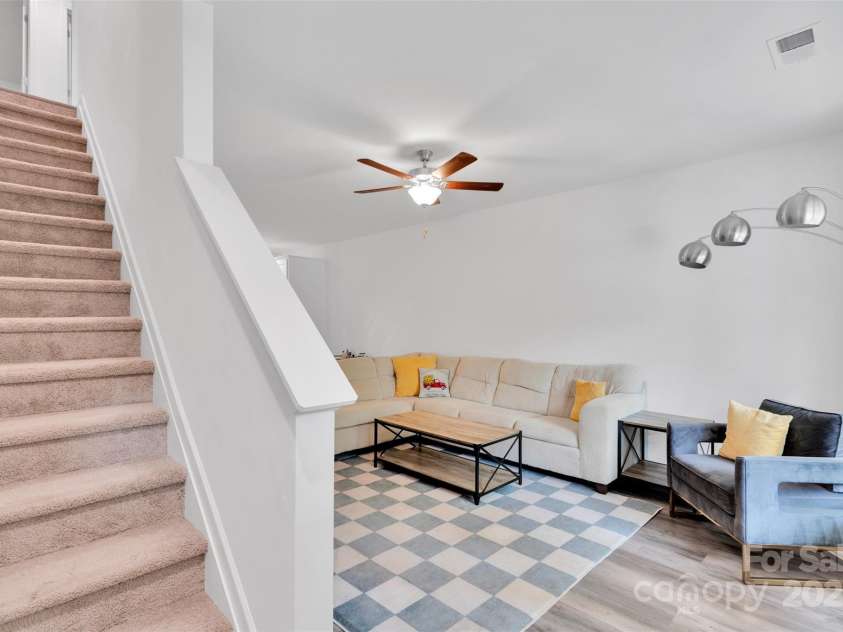 846 Northwood Drive, Charlotte, NC 28216.  MLS# CAR4278440, YatesRealty ID 31305. 