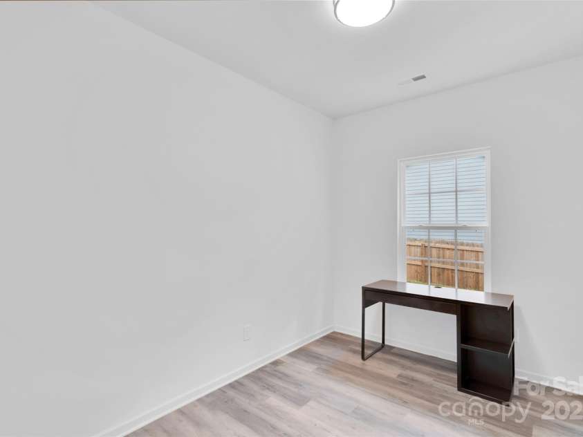 846 Northwood Drive, Charlotte, NC 28216.  MLS# CAR4278440, YatesRealty ID 31305. 