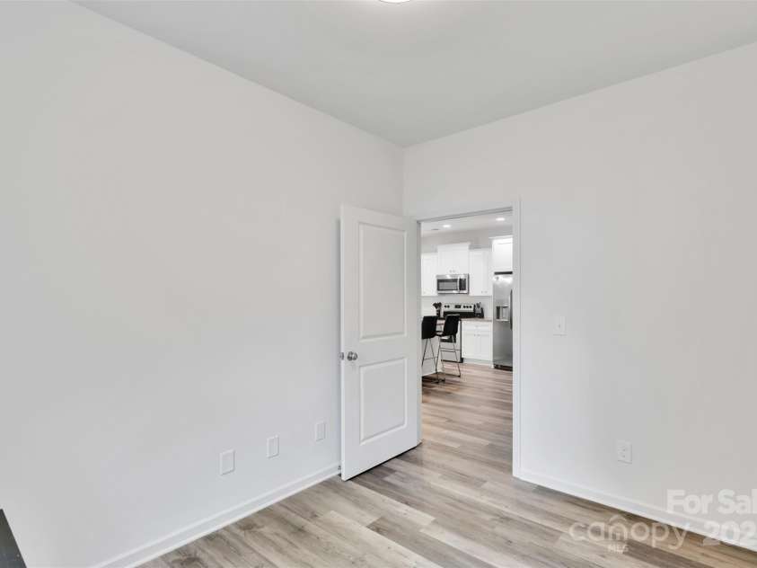 846 Northwood Drive, Charlotte, NC 28216.  MLS# CAR4278440, YatesRealty ID 31305. 