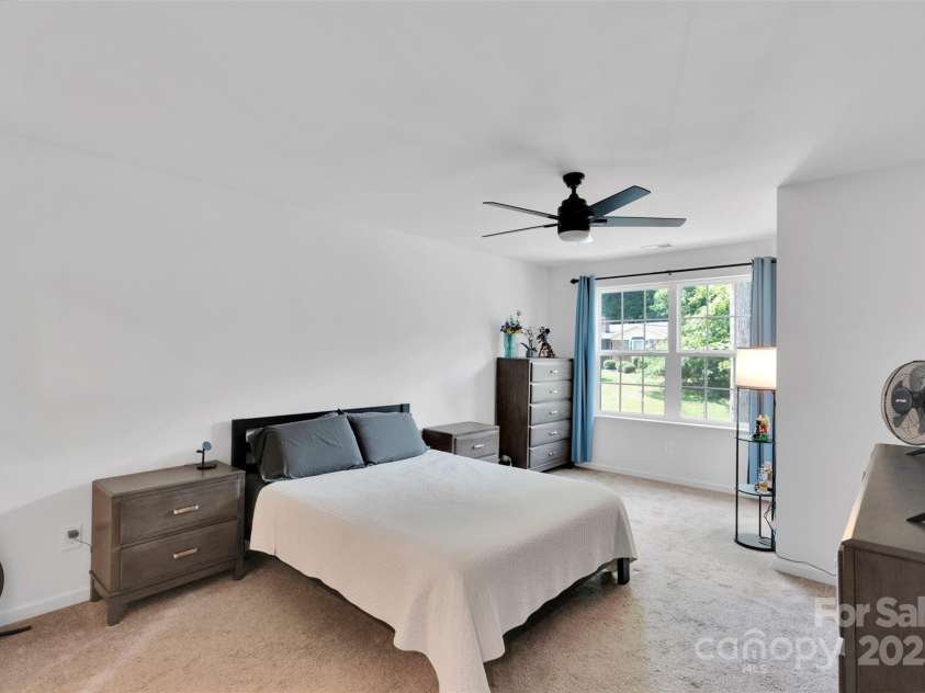 846 Northwood Drive, Charlotte, NC 28216.  MLS# CAR4278440, YatesRealty ID 31305. 