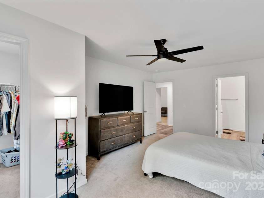 846 Northwood Drive, Charlotte, NC 28216.  MLS# CAR4278440, YatesRealty ID 31305. 