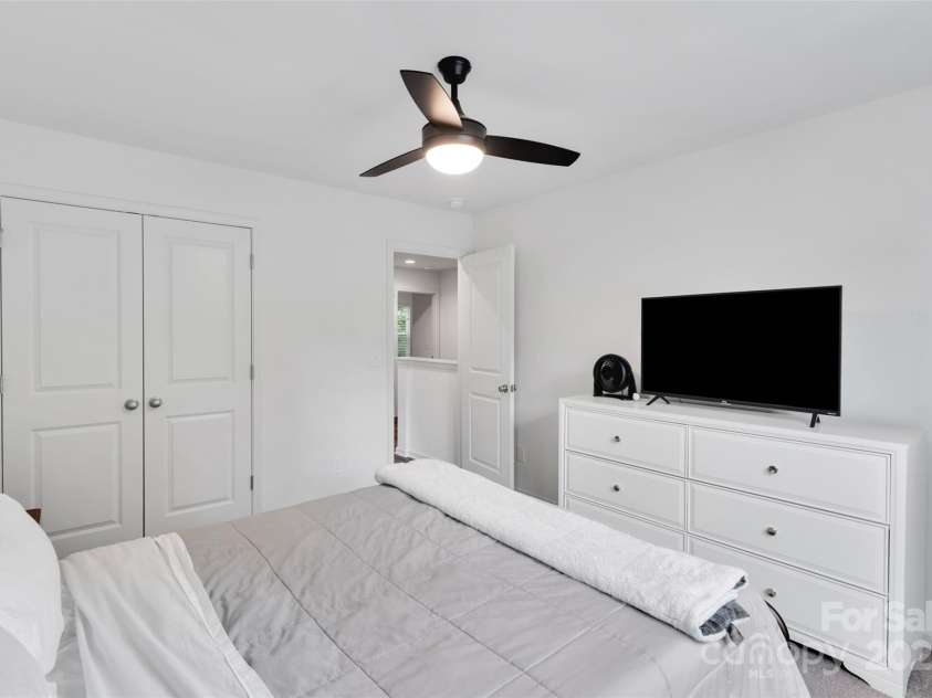 846 Northwood Drive, Charlotte, NC 28216.  MLS# CAR4278440, YatesRealty ID 31305. 