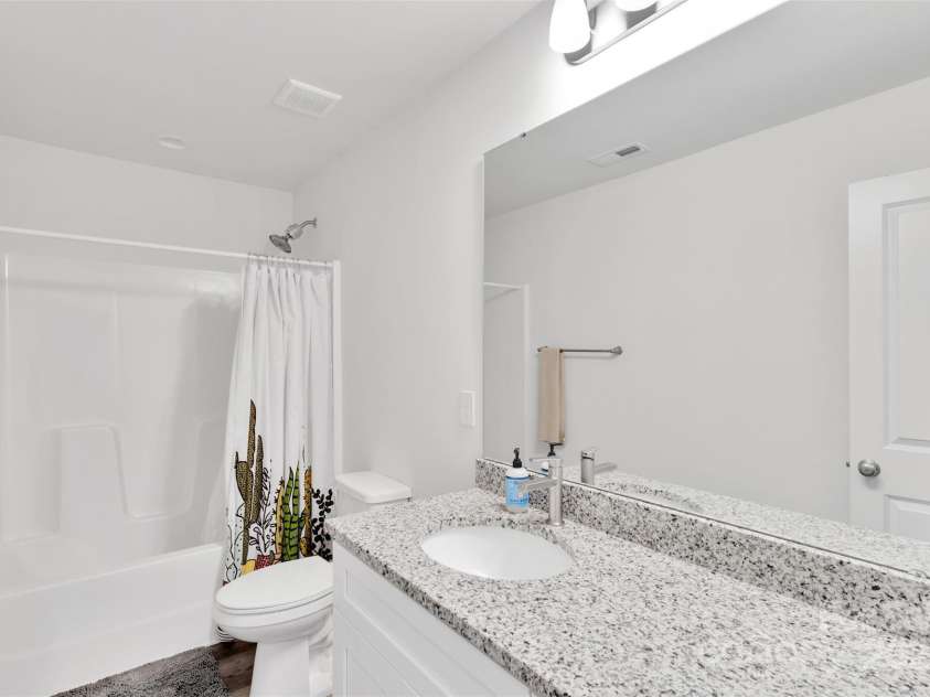 846 Northwood Drive, Charlotte, NC 28216.  MLS# CAR4278440, YatesRealty ID 31305. 