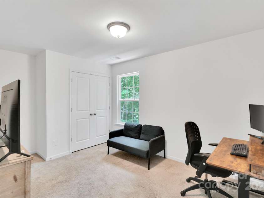 846 Northwood Drive, Charlotte, NC 28216.  MLS# CAR4278440, YatesRealty ID 31305. 