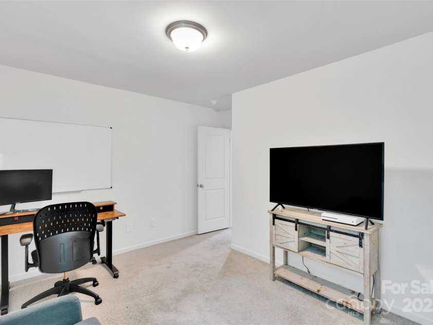 846 Northwood Drive, Charlotte, NC 28216.  MLS# CAR4278440, YatesRealty ID 31305. 