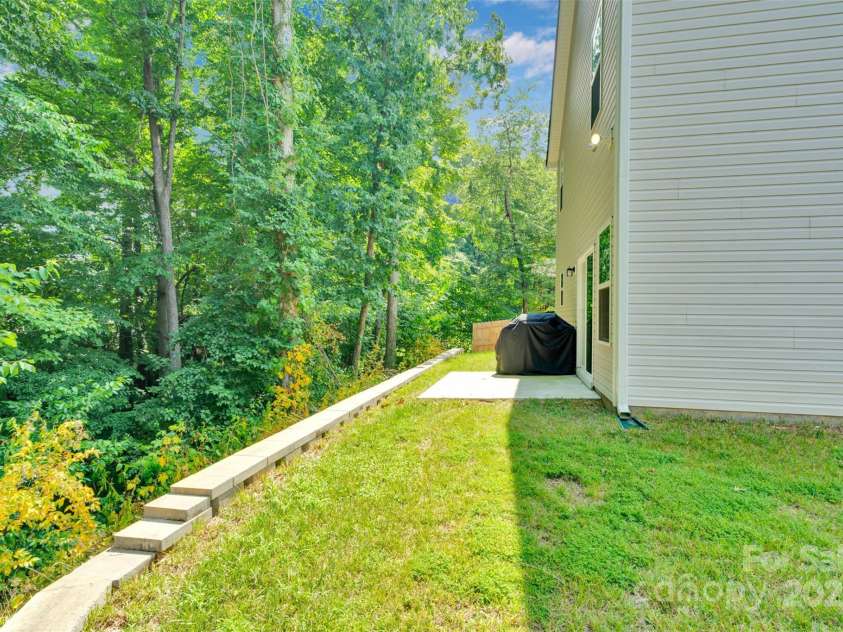846 Northwood Drive, Charlotte, NC 28216.  MLS# CAR4278440, YatesRealty ID 31305. Backyard