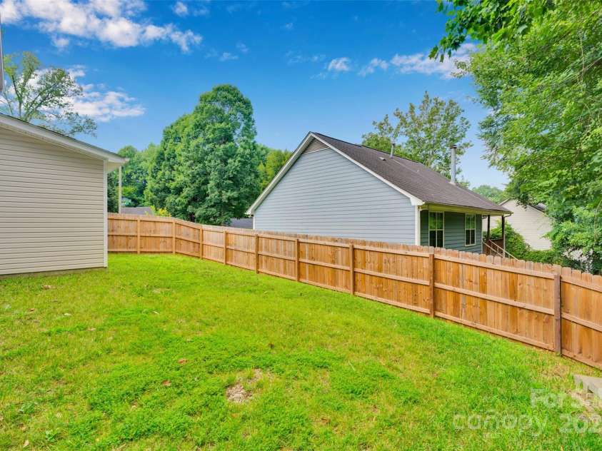 846 Northwood Drive, Charlotte, NC 28216.  MLS# CAR4278440, YatesRealty ID 31305. Backyard