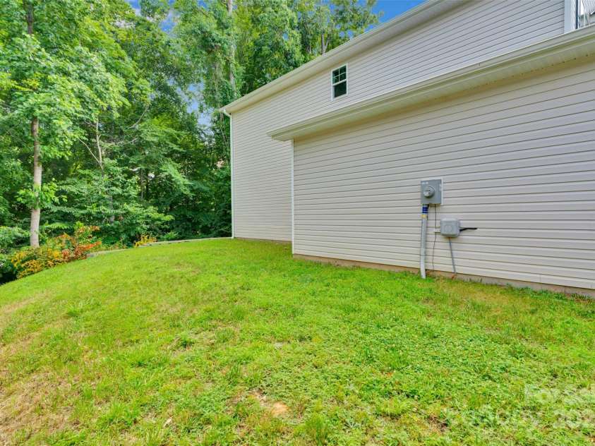 846 Northwood Drive, Charlotte, NC 28216.  MLS# CAR4278440, YatesRealty ID 31305. Backyard