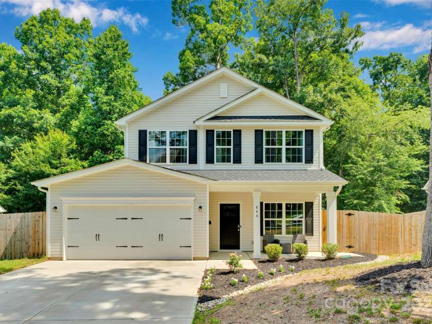 846 Northwood Drive, Charlotte, NC 28216.  MLS# CAR4278440, YatesRealty ID 31305. Front Exterior