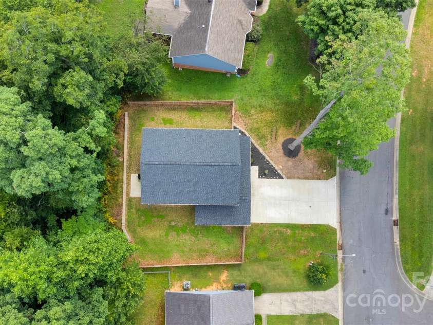 846 Northwood Drive, Charlotte, NC 28216.  MLS# CAR4278440, YatesRealty ID 31305. Overview