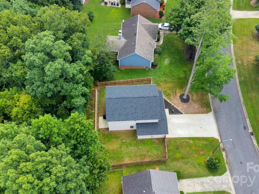 846 Northwood Drive, Charlotte, NC 28216.  MLS# CAR4278440, YatesRealty ID 31305. Overview