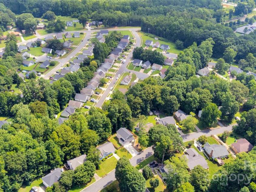 846 Northwood Drive, Charlotte, NC 28216.  MLS# CAR4278440, YatesRealty ID 31305. Overview