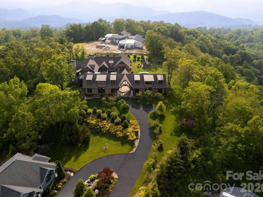 93 Snow Ridge Drive, Hendersonville, NC 28792.  MLS# CAR4389841, YatesRealty ID 31306. 