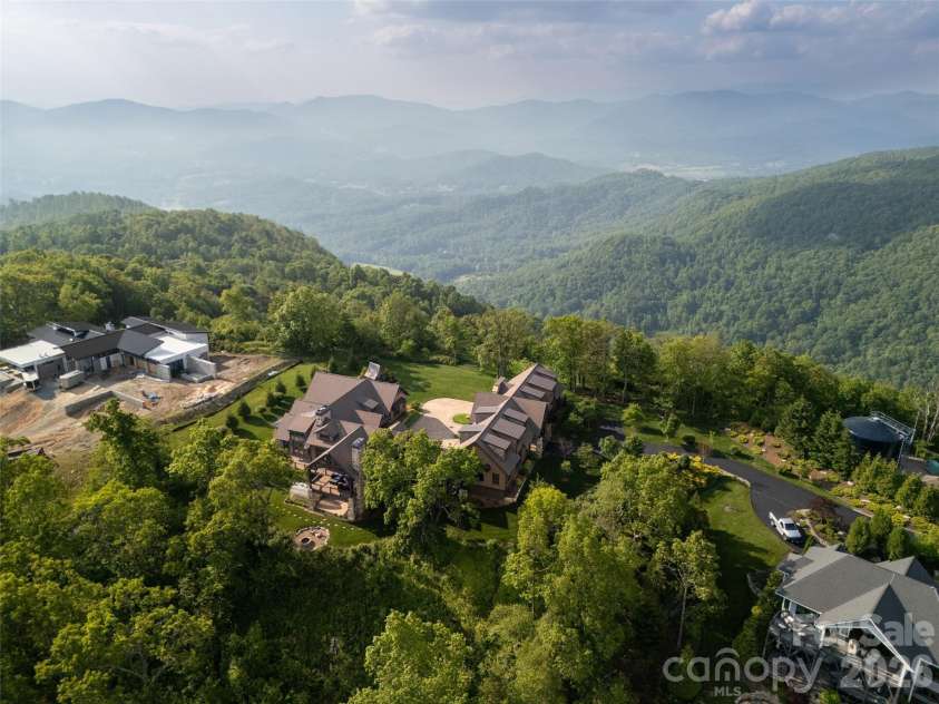 93 Snow Ridge Drive, Hendersonville, NC 28792.  MLS# CAR4389841, YatesRealty ID 31306. 