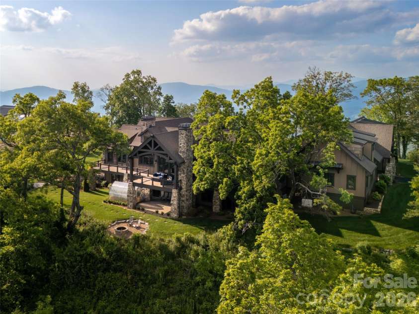 93 Snow Ridge Drive, Hendersonville, NC 28792.  MLS# CAR4389841, YatesRealty ID 31306. 