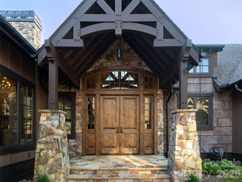 93 Snow Ridge Drive, Hendersonville, NC 28792.  MLS# CAR4389841, YatesRealty ID 31306. 