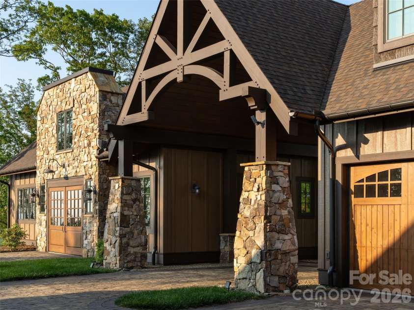 93 Snow Ridge Drive, Hendersonville, NC 28792.  MLS# CAR4389841, YatesRealty ID 31306. 