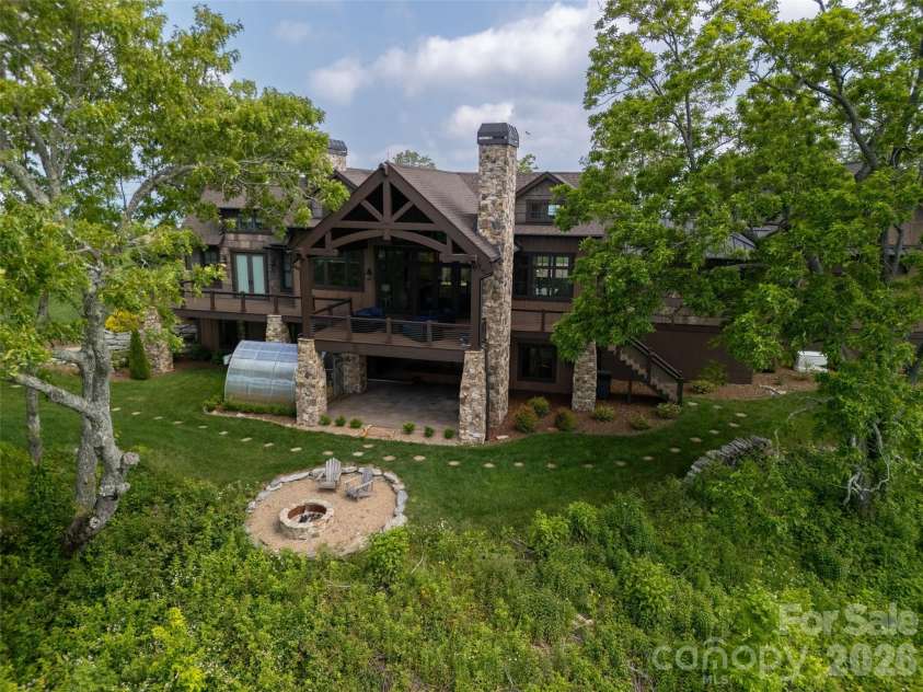 93 Snow Ridge Drive, Hendersonville, NC 28792.  MLS# CAR4389841, YatesRealty ID 31306. 