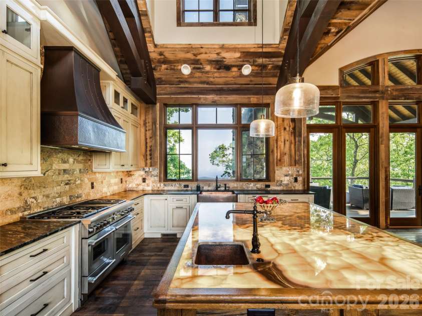 93 Snow Ridge Drive, Hendersonville, NC 28792.  MLS# CAR4389841, YatesRealty ID 31306. 