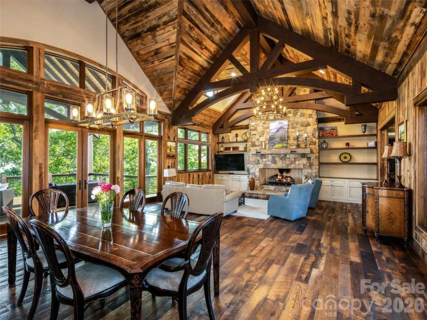 93 Snow Ridge Drive, Hendersonville, NC 28792.  MLS# CAR4389841, YatesRealty ID 31306. 