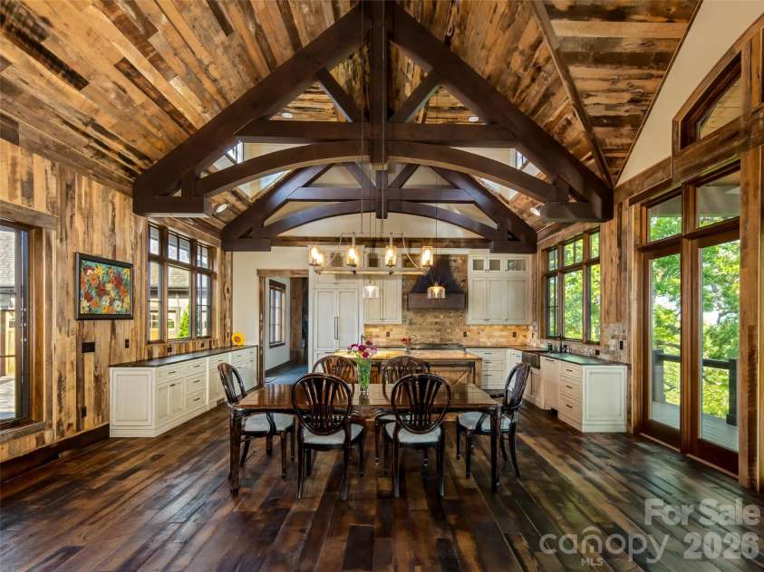93 Snow Ridge Drive, Hendersonville, NC 28792.  MLS# CAR4389841, YatesRealty ID 31306. 