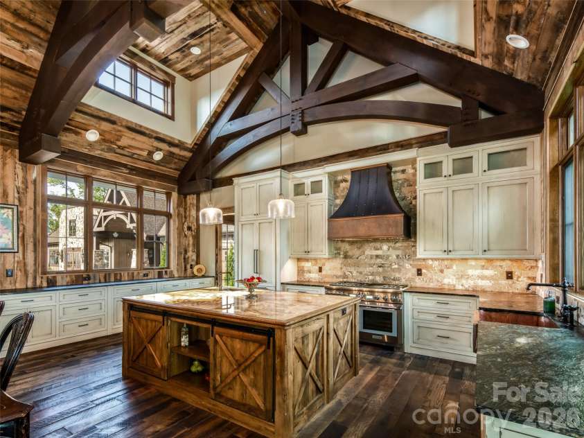93 Snow Ridge Drive, Hendersonville, NC 28792.  MLS# CAR4389841, YatesRealty ID 31306. 