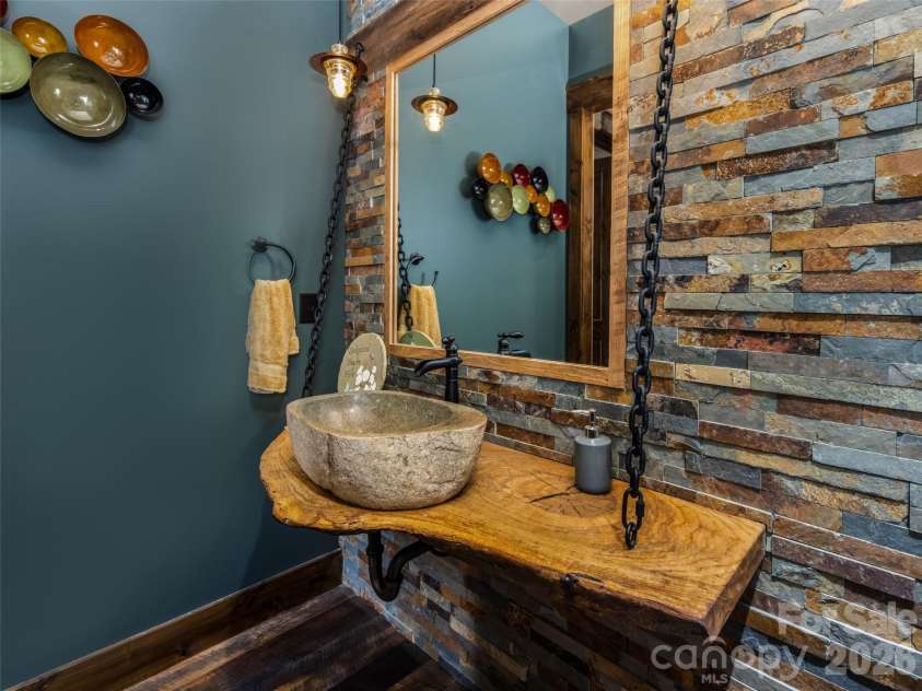 93 Snow Ridge Drive, Hendersonville, NC 28792.  MLS# CAR4389841, YatesRealty ID 31306. 
