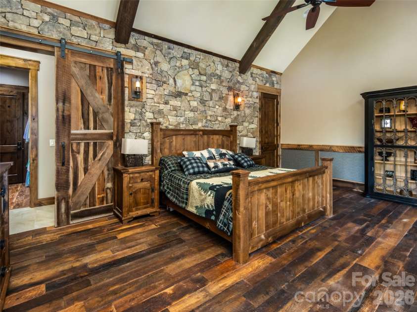 93 Snow Ridge Drive, Hendersonville, NC 28792.  MLS# CAR4389841, YatesRealty ID 31306. 