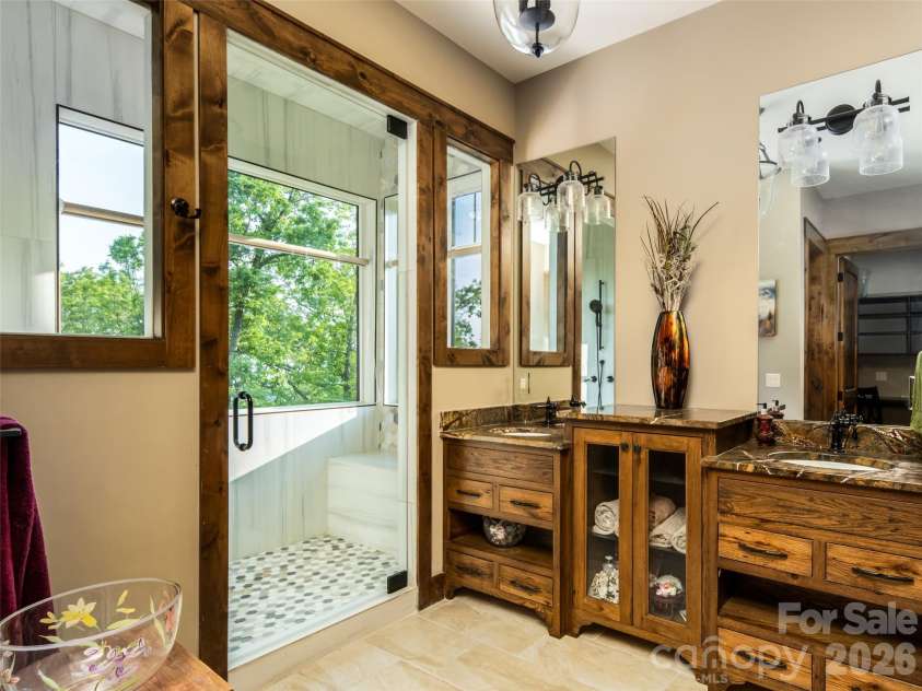 93 Snow Ridge Drive, Hendersonville, NC 28792.  MLS# CAR4389841, YatesRealty ID 31306. 