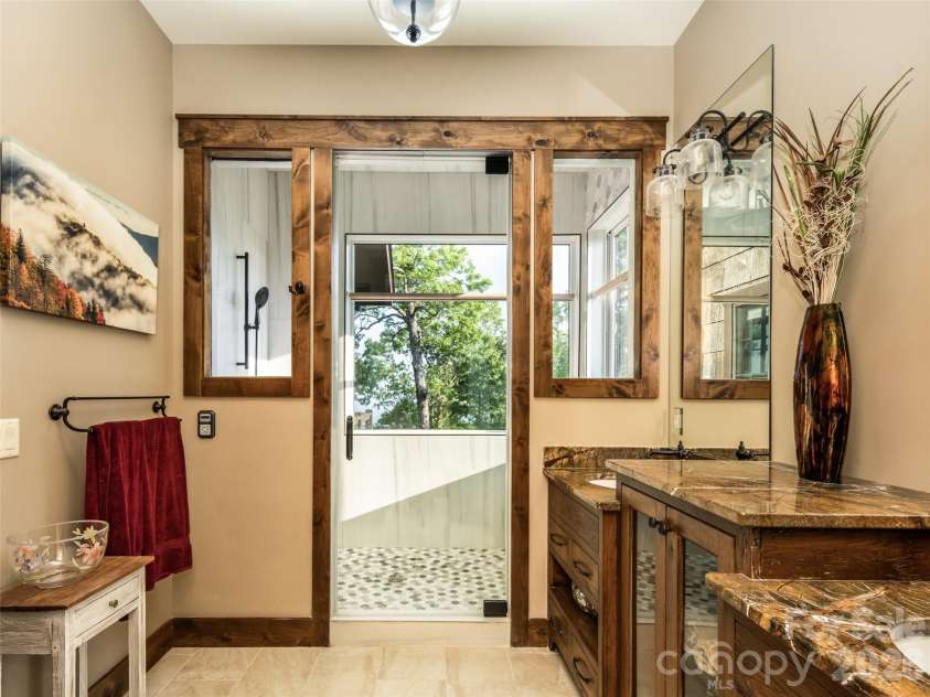 93 Snow Ridge Drive, Hendersonville, NC 28792.  MLS# CAR4389841, YatesRealty ID 31306. 