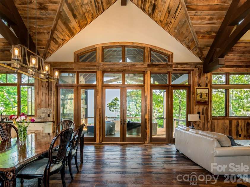 93 Snow Ridge Drive, Hendersonville, NC 28792.  MLS# CAR4389841, YatesRealty ID 31306. 